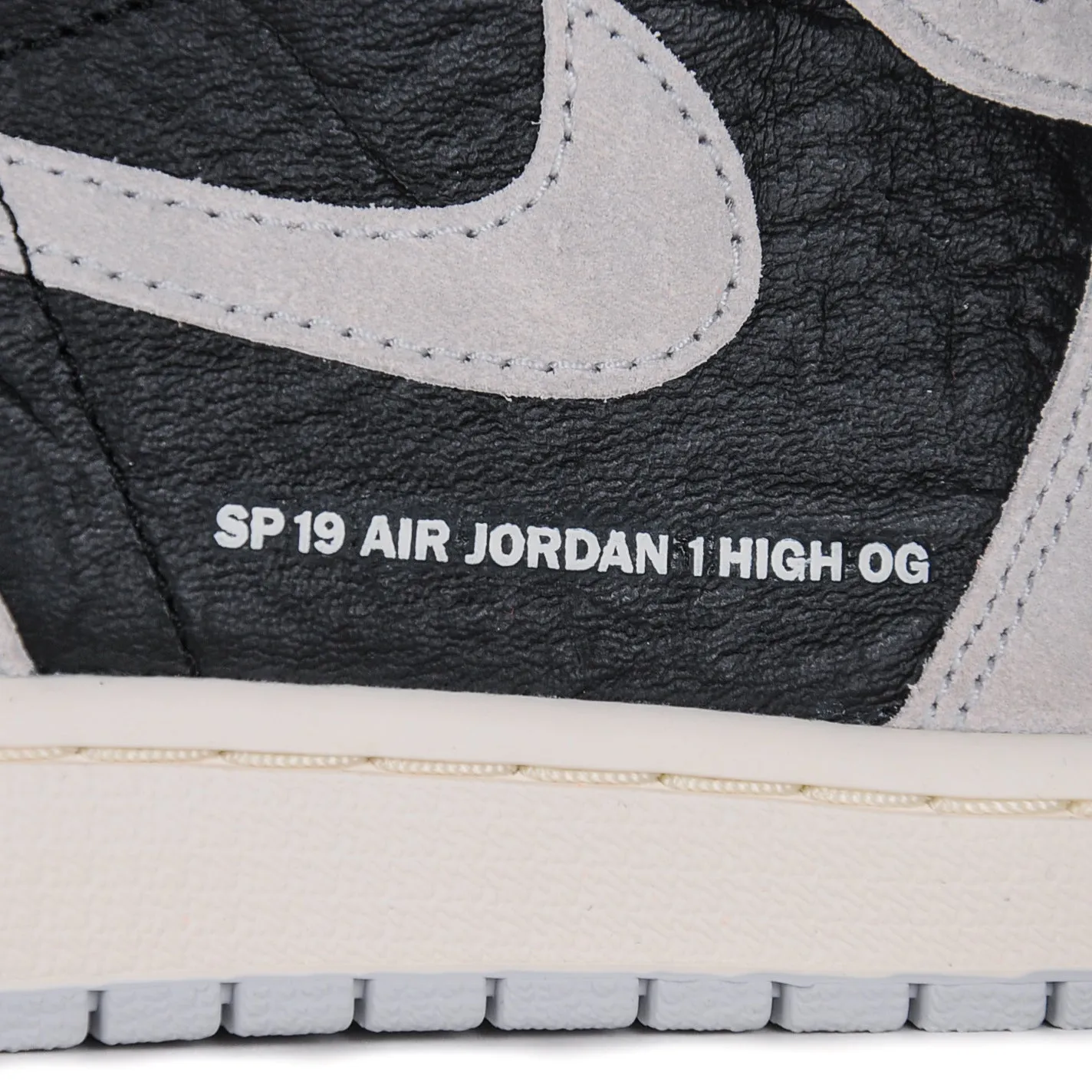 AIR JORDAN 1 RETRO "NEUTRAL GREY HYPER CRIMSON" 2019