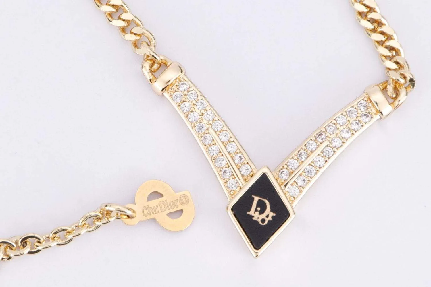 CHRISTIAN DIOR V SHAPE PENDANT NECKLACE 40CM