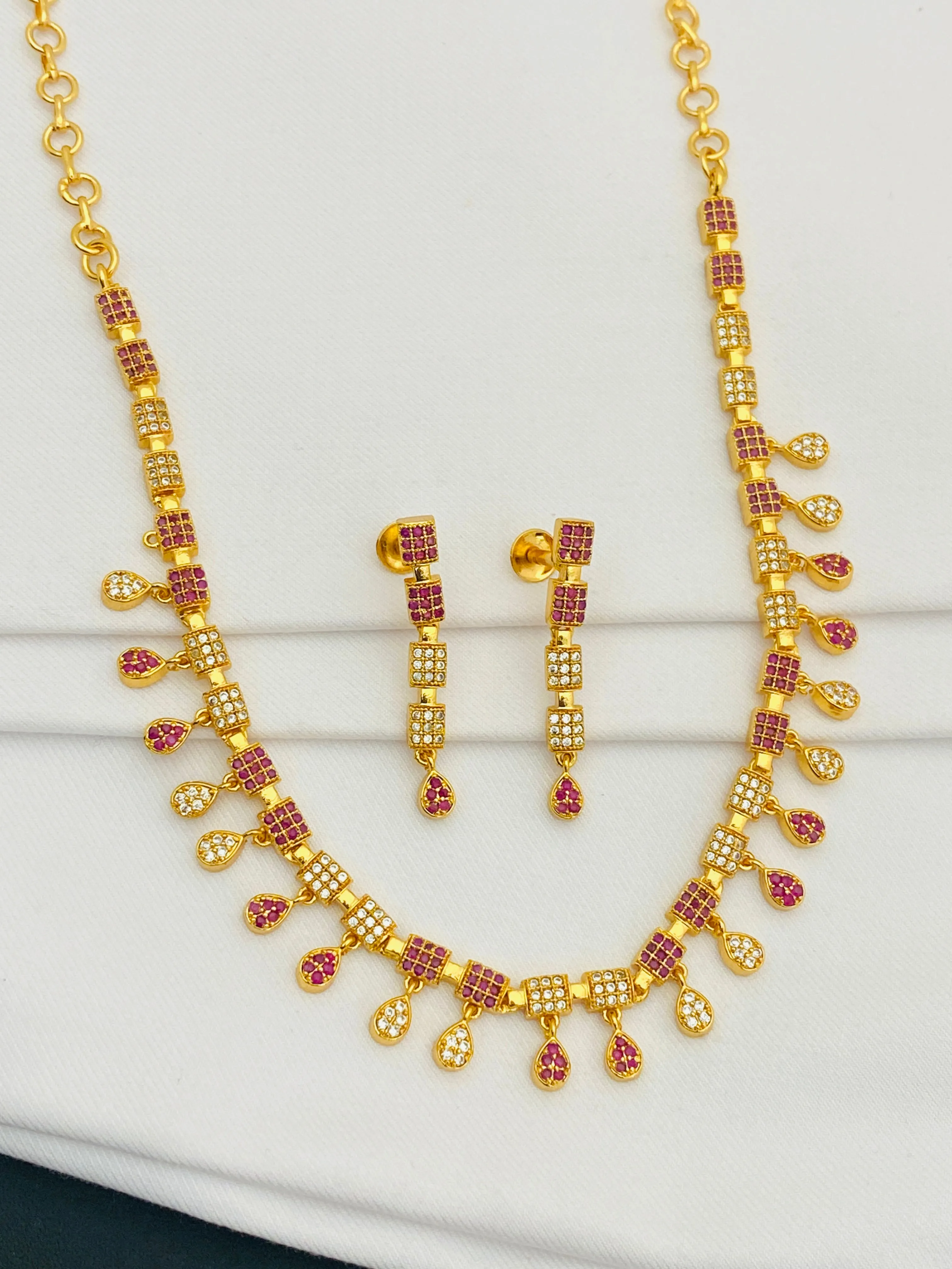 Lovely Gold Plated Ruby And White Colored Necklace With Earrings