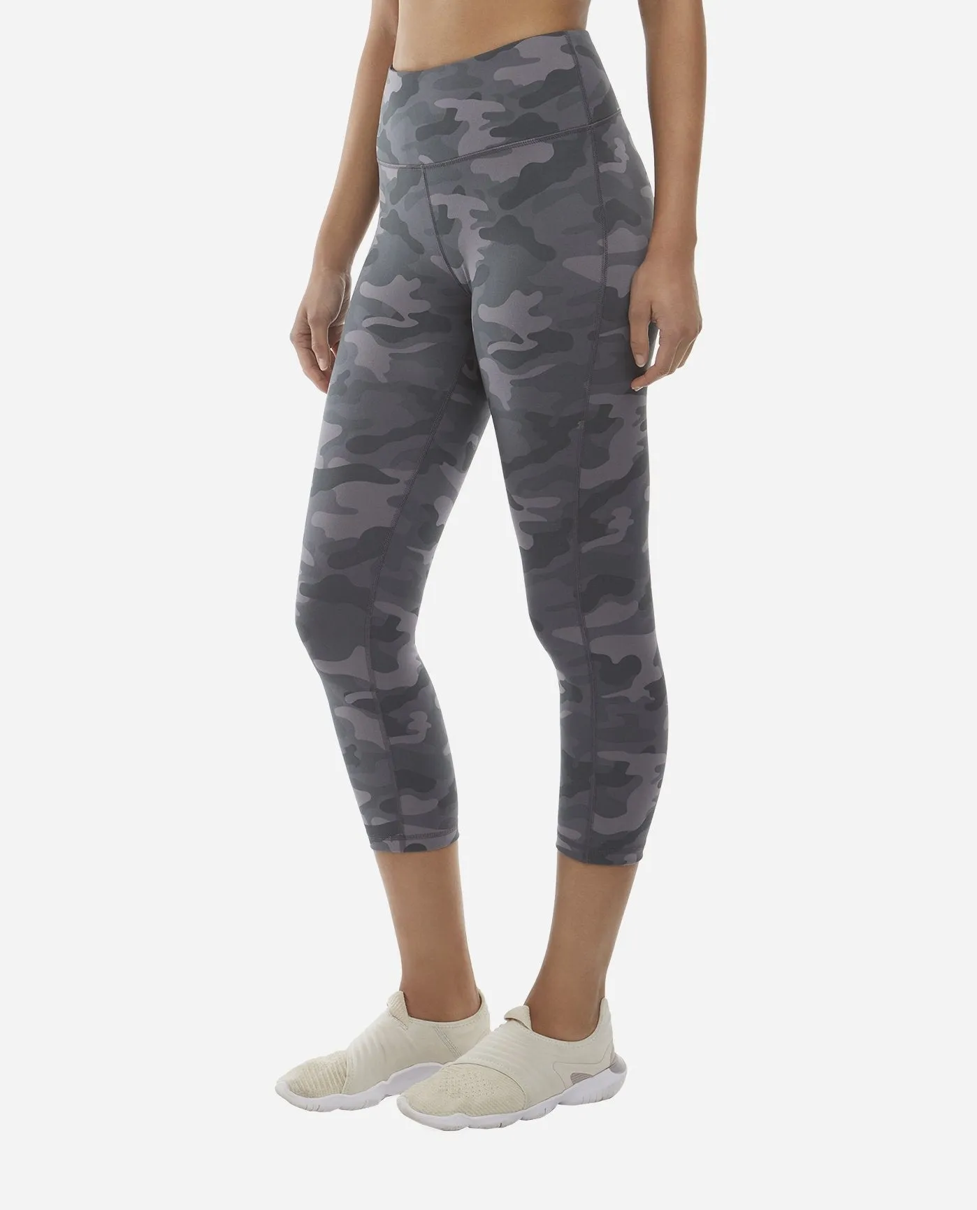 Mid-Rise Camo Cropped Legging