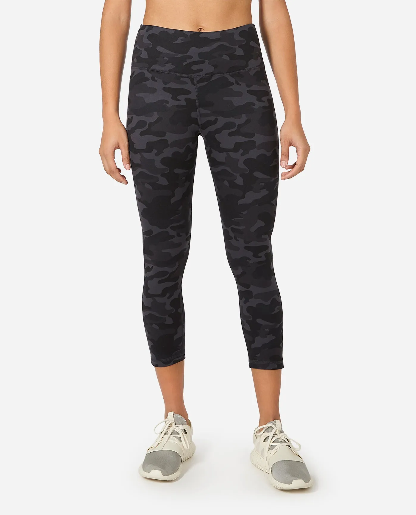 Mid-Rise Camo Cropped Legging