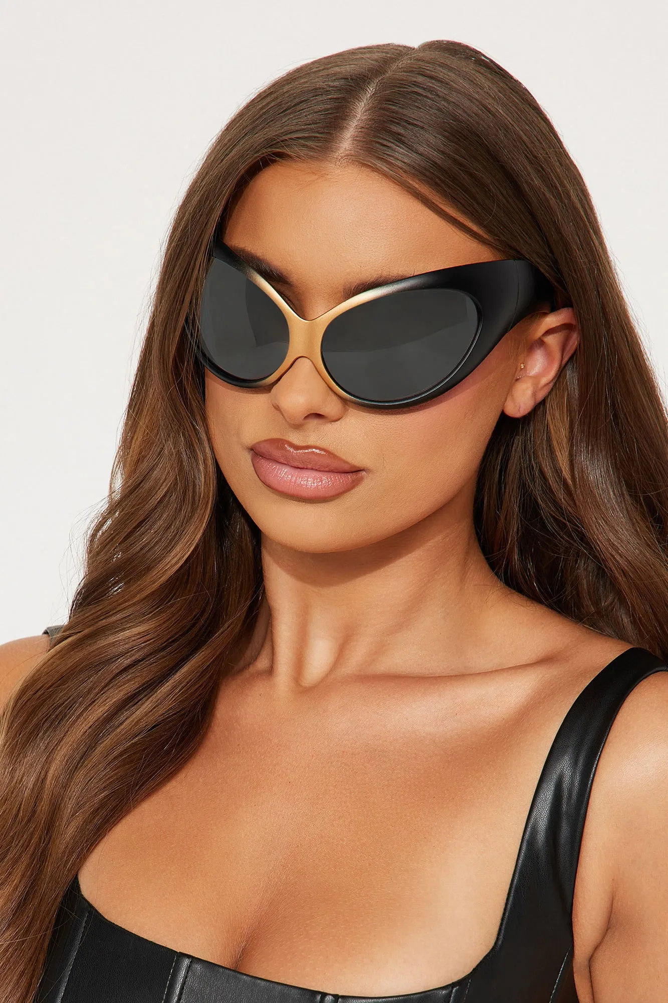 Serving Space Sunglasses - Black/Gold