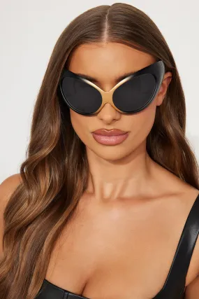 Serving Space Sunglasses - Black/Gold