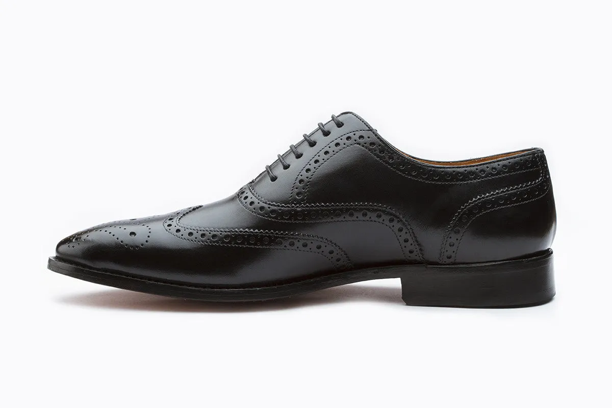 WINGCAP BROGUE OXFORD WITH MEDALLION- BLACK